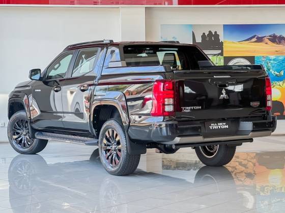 MITSUBISHI TRITON 2.4 BITURBO DIESEL CD KATANA 4X4 AUTOMÁTICO MITSUBISHI TRITON 2.4 BITURBO DIESEL CD KATANA 4X4 AUTOMÁTICO